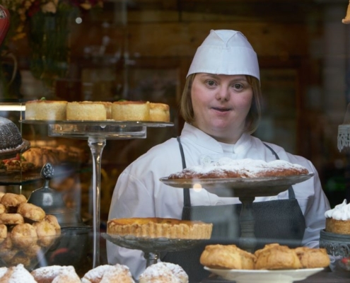 Valentina in pasticceria per il CoorDown